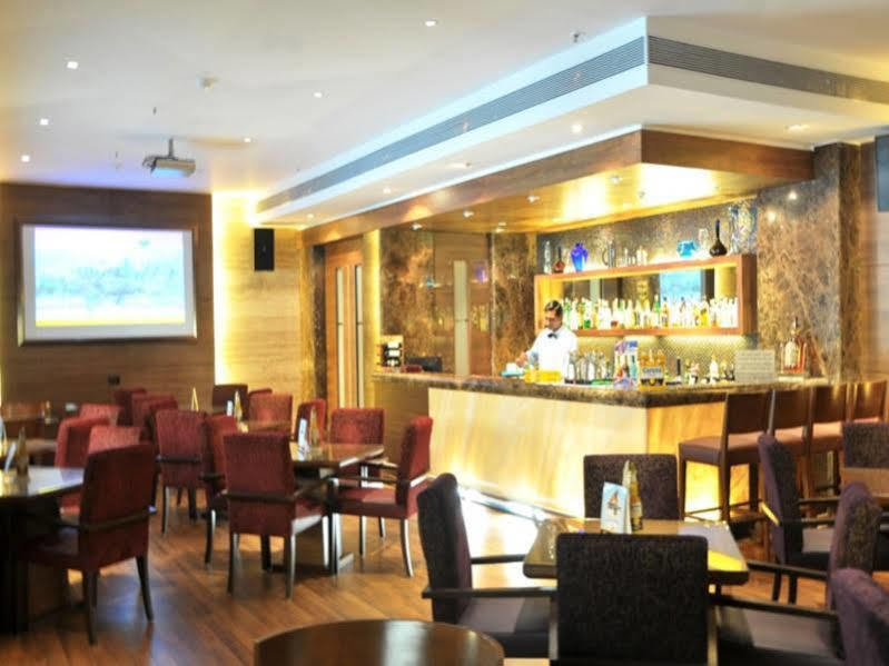 The Classique Club Мумбай Екстериор снимка